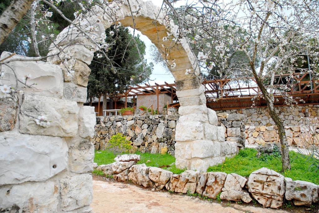 Logos Hotel In Yad Hashmona Exterior foto