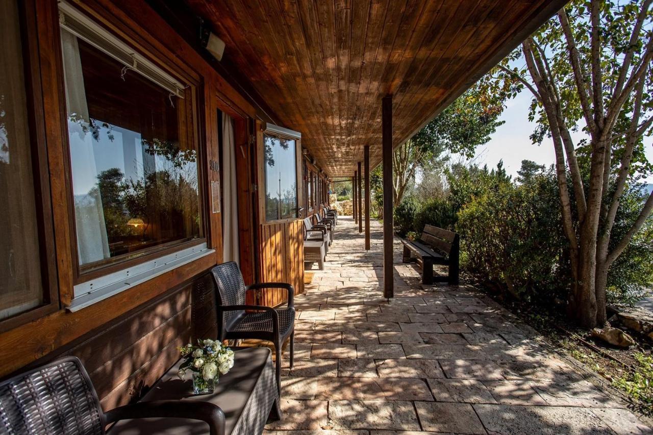 Logos Hotel In Yad Hashmona Exterior foto